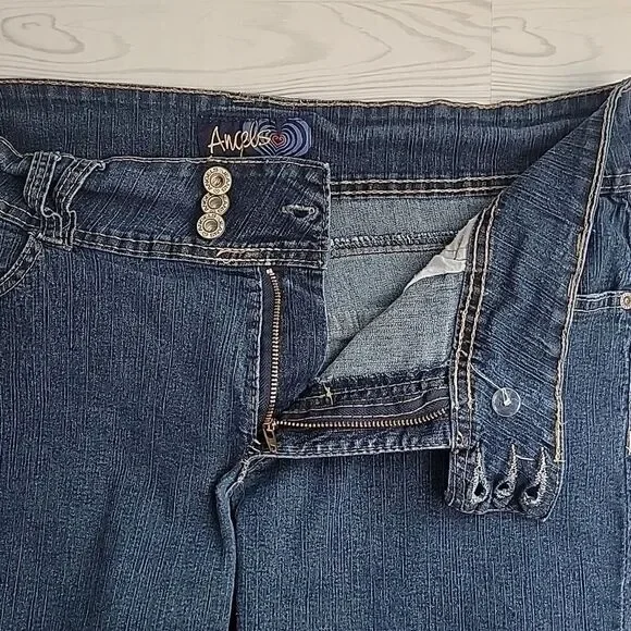 Angels Bermuda blue denim stretch jean shorts Women's Size 16 - Picture 8 of 13